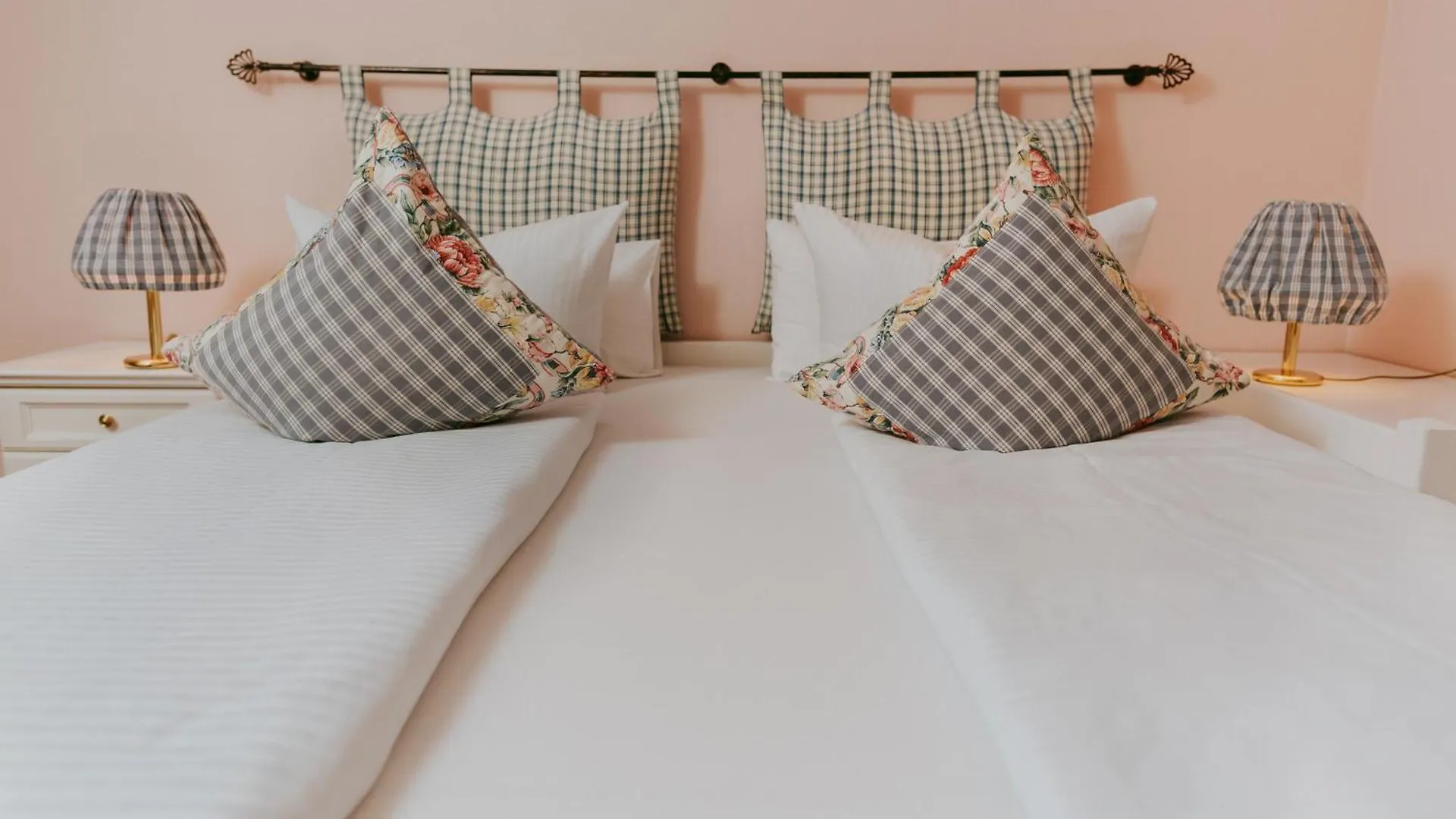 ****  באד גריסבאך Hotel Drei Quellen Therme גרמניה